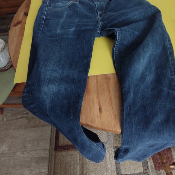 Men's Levi Jeans 36 x 32 made in Mexico 5 pocket. Great Condition. - Picture 3 of 10